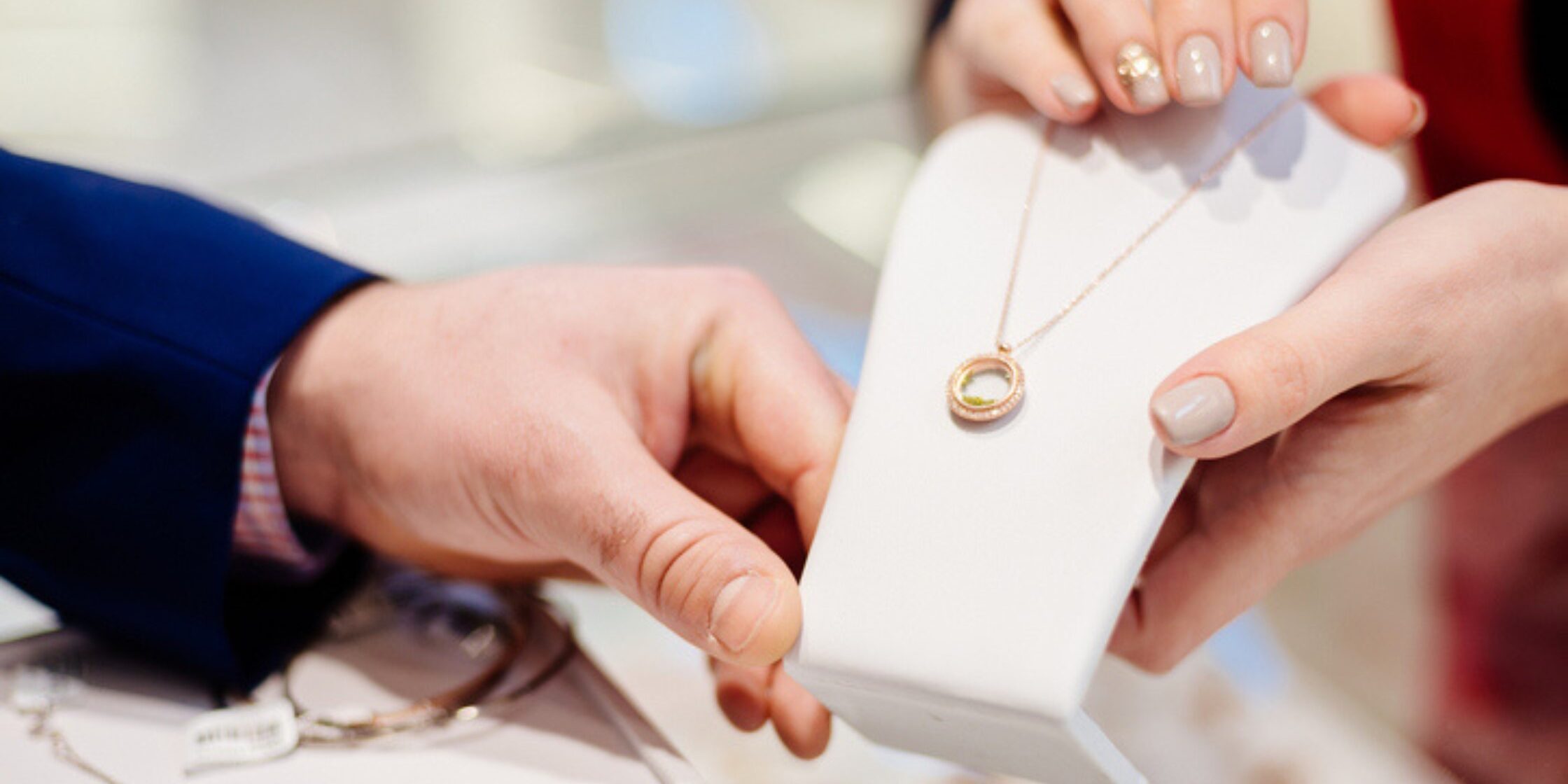 Cubic Zirconia Detail Circle Pendant Necklace