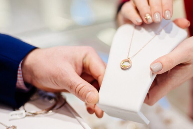 Cubic Zirconia Detail Circle Pendant Necklace